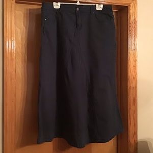Women’s blue denim skirt!